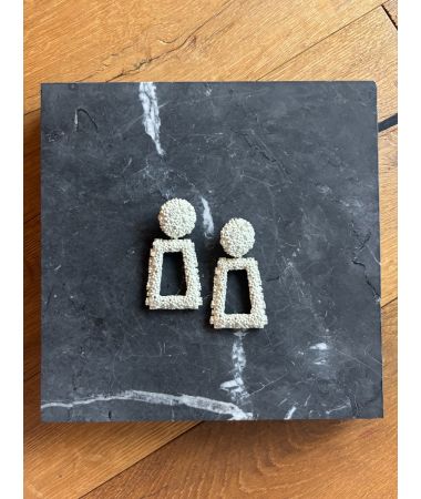 Uhani beli zvezdni prah