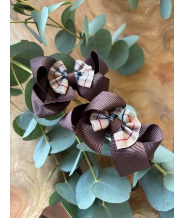 Par manjših pentljic za lase v rjavi barvi