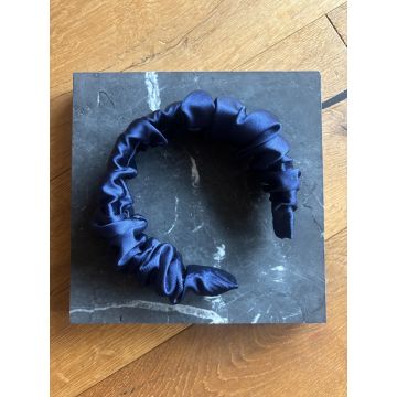 Obroč za lase iz temno modrega satena