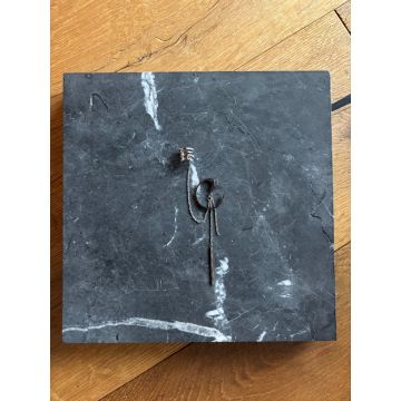 Uhan lunin objemček iz kristalčkov in jekla