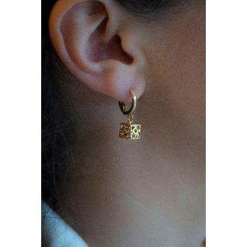 Uhani iz zlate kovine z motivom vesolja