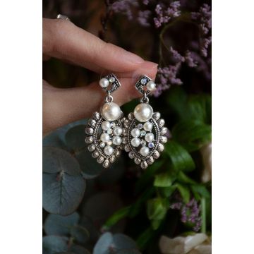 Uhani Ara / The Ara Earrings